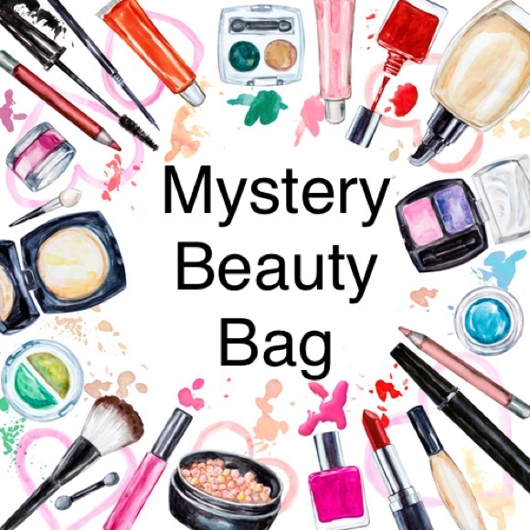 💄11+ Items MYSTERY MAKEUP BEAUTY BAG💄 - Picture 1 of 7